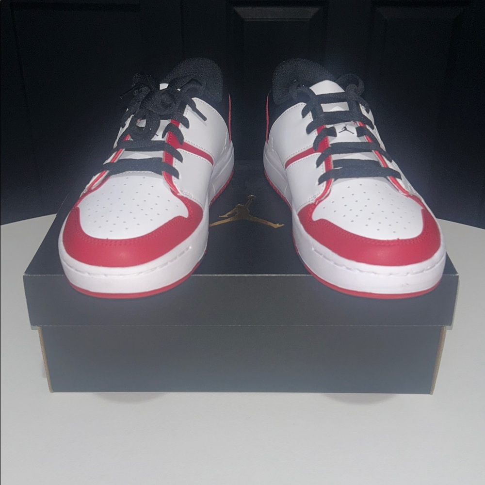 Jordan Nu Retro 1 Low “Varsity Red White Black” Youth Size 7Y - Picture 4 of 12